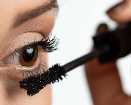 How to Fix Dry Mascara: 5 Hacks