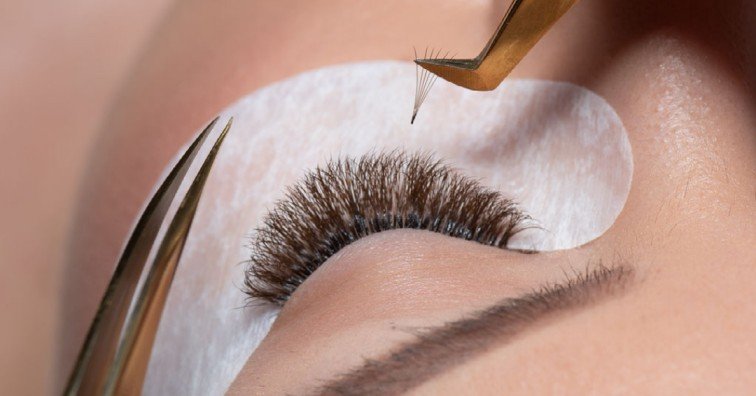 Applying Lash Extensions step by step